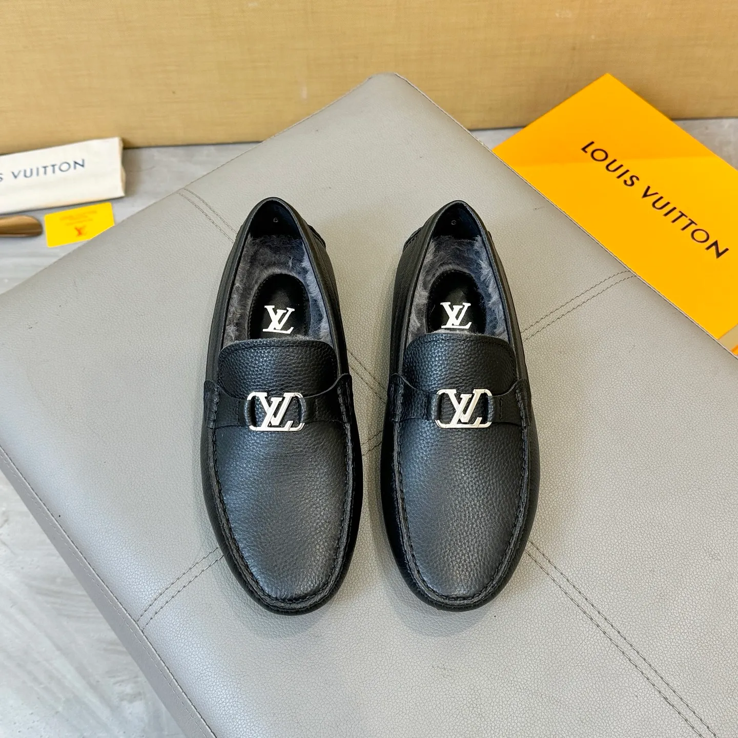 Factory price: 460💰 [LV] Autumn and winter style fur integrated 2025 men's beanie shoes (market top version) first layer cowhide ➕ real wool lining original packaging. Size: 38-45